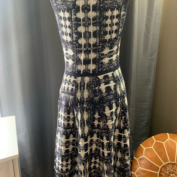 Jersey type midi dress with navy pattern - Picture 2 of 9